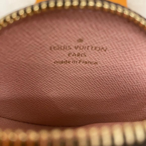 Authentic Louis Vuitton round coin pouch Japan Christmas edition - Picture 4 of 8